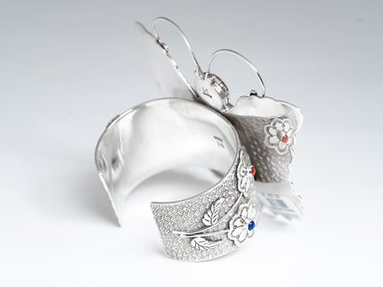 Shiny Back side of bracelet show casing bottom stems of flowers with red coral and lapis stone 